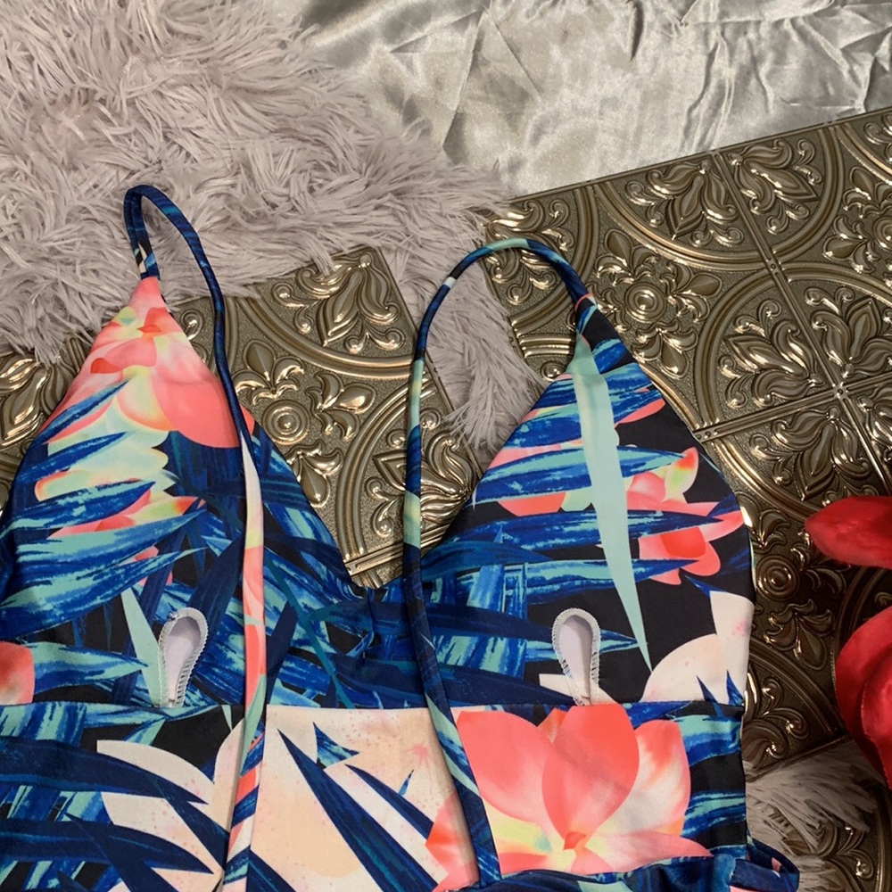 🌹Tropical Low Back Floral One-Piece Swimsuit - Picture 7 of 10